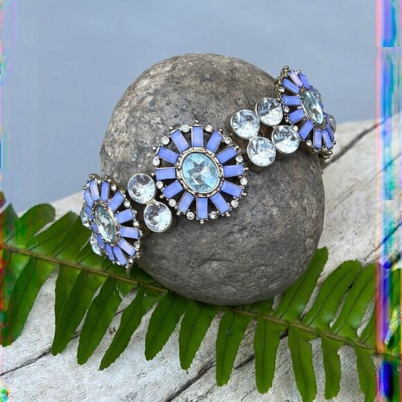 J CREW CRYSTAL AND STONE STRETCH BRACELET. - Picture 1 of 6